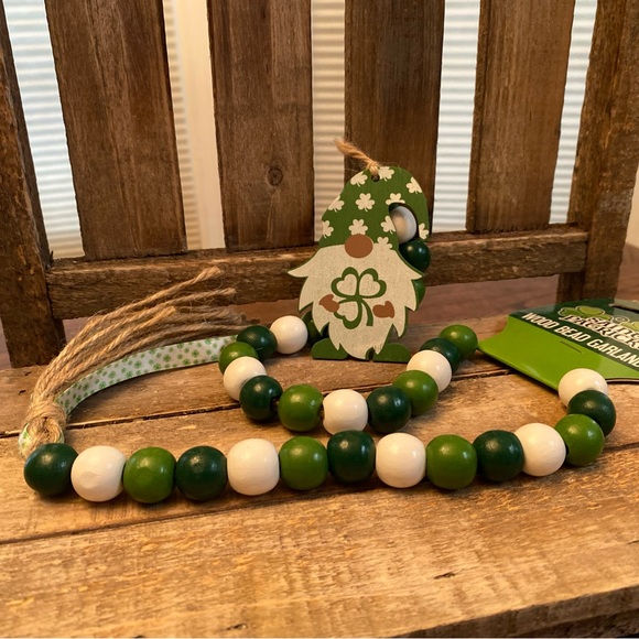 St. Patricks Day Gnomes Kitchen Towels & St. Patrick’s Day Gnome Figures Bundle - Picture 15 of 16